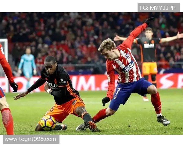 比利亚斯主场迎战巴伦西亚双方争夺关键三分的激烈对决